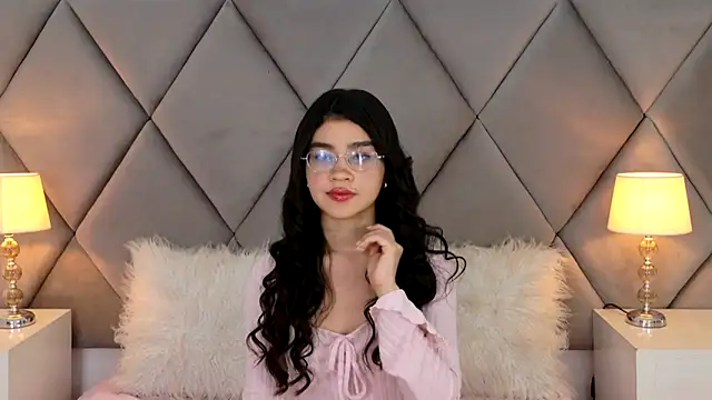 OliviaDiaz online show from May 26, 8:07 pm