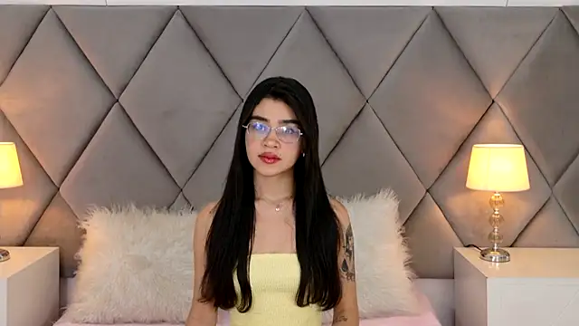 OliviaDiaz online show from May 25, 8:07 pm