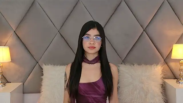 OliviaDiaz online show from May 18, 8:02 pm