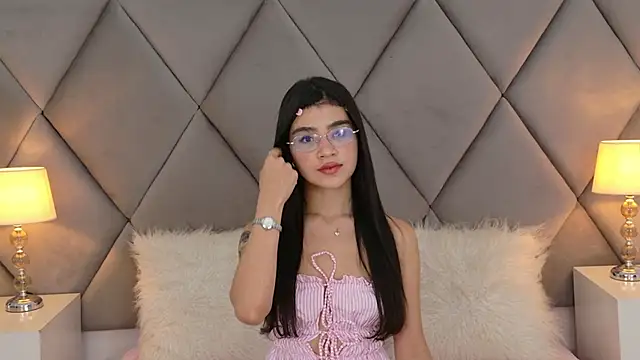 OliviaDiaz online show from May 10, 8:11 pm