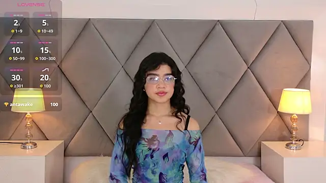 OliviaDiaz online show from April 15, 8:20 pm