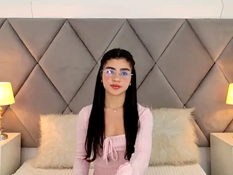 OliviaDiaz online show from April 26, 8:17 pm