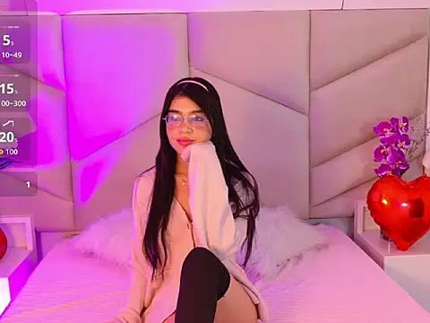 OliviaDiaz online show from March 8, 1:58 pm