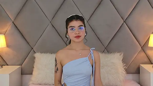 OliviaDiaz online show from May 15, 8:18 pm