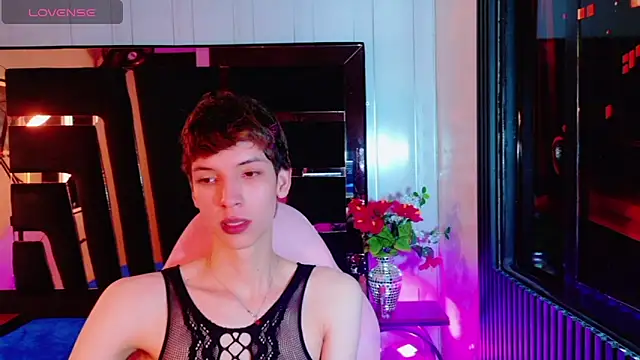 Stefany PiInk online show from May 18, 12:32 pm