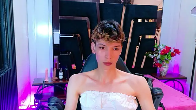 Stefany PiInk online show from March 31, 12:18 pm