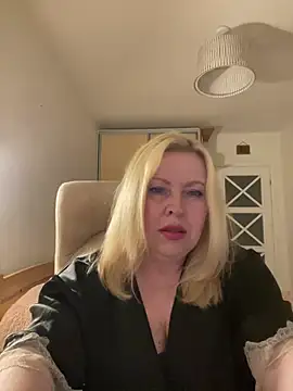 JanieLight53 online show from June 19, 10:25 pm