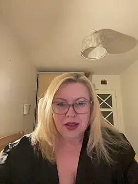 JanieLight53 online show from May 22, 8:51 pm
