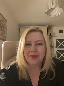 JanieLight53 online show from May 15, 10:52 pm