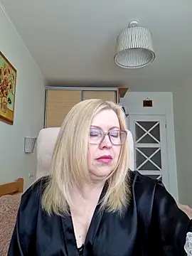 JanieLight53 online show from April 22, 1:18 pm