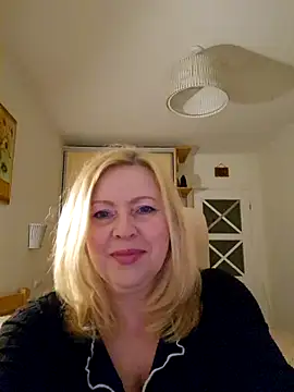 JanieLight53 online show from April 3, 8:15 pm