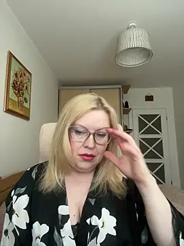 JanieLight53 online show from May 3, 4:32 pm