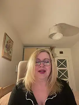 JanieLight53 online show from April 10, 7:43 pm