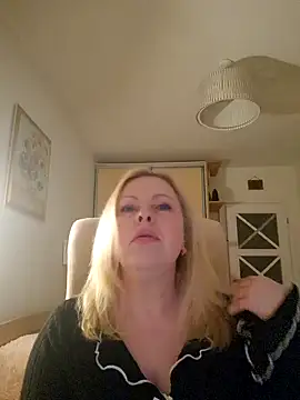 JanieLight53 online show from April 2, 5:08 pm