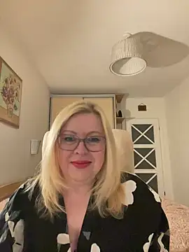JanieLight53 online show from May 4, 7:39 pm