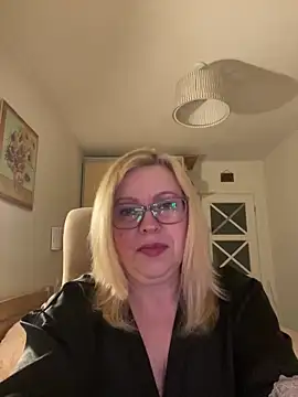JanieLight53 online show from April 6, 8:10 pm
