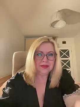 JanieLight53 online show from June 11, 8:50 pm