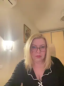 Snapshot of JanieLight53 chatting on March 13, 8:03 pm JanieLight53 online show from March 13, 8:03 pm