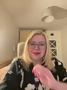 JanieLight53 online show from May 26, 7:56 pm
