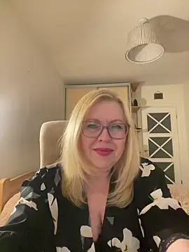 JanieLight53 online show from May 27, 10:39 pm