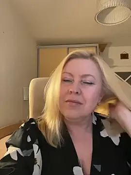 JanieLight53 online show from June 24, 6:28 pm