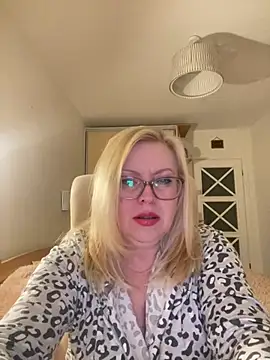 JanieLight53 online show from May 28, 10:59 pm