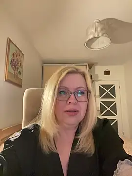 JanieLight53 online show from May 1, 6:24 pm