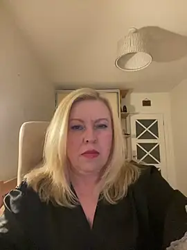 JanieLight53 online show from June 20, 9:53 pm