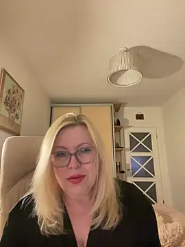 JanieLight53 online show from May 13, 6:26 pm