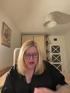 JanieLight53 online show from May 6, 7:29 pm