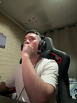 Cr1sXPorn online show from March 11, 11:43 pm
