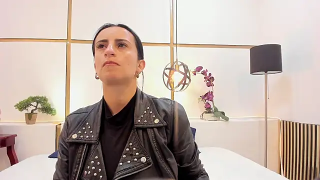 BrendaCantorel online show from April 10, 11:50 am