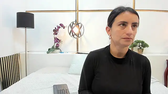 BrendaCantorel online show from March 29, 2:41 pm