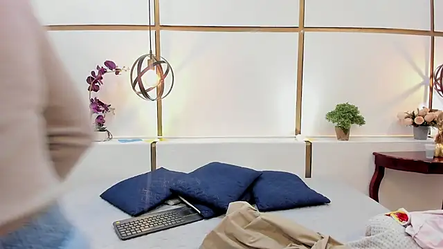 BrendaCantorel online show from April 8, 11:55 am