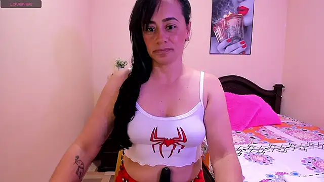Snapshot of sara_florez12 chatting on May 12, 11:27 am sara florez12 online show from May 12, 11:27 am