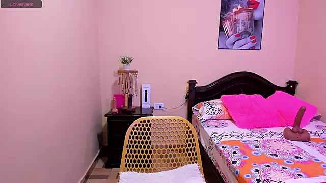 sara florez12 online show from April 22, 11:17 am