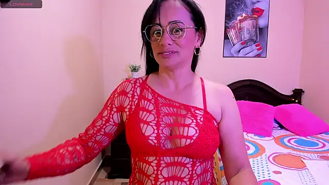 Snapshot of sara_florez12 chatting on May 22, 11:08 am sara florez12 online show from May 22, 11:08 am
