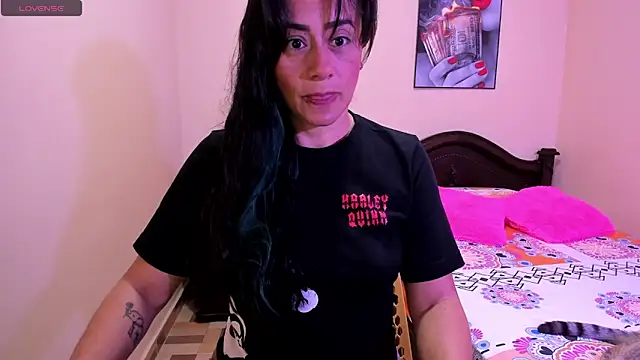 Snapshot of sara_florez12 chatting on May 8, 10:52 am sara florez12 online show from May 8, 10:52 am