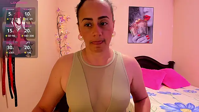 Snapshot of sara_florez12 chatting on July 17, 11:29 am sara florez12 online show from July 17, 11:29 am