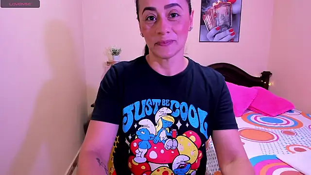 Snapshot of sara_florez12 chatting on May 24, 12:27 pm sara florez12 online show from May 24, 12:27 pm