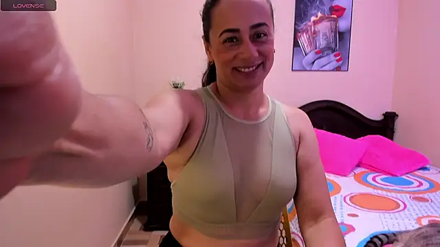 Snapshot of sara_florez12 chatting on May 25, 11:31 am sara florez12 online show from May 25, 11:31 am