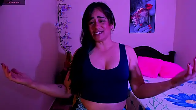 Snapshot of sara_florez12 chatting on July 15, 11:06 am sara florez12 online show from July 15, 11:06 am