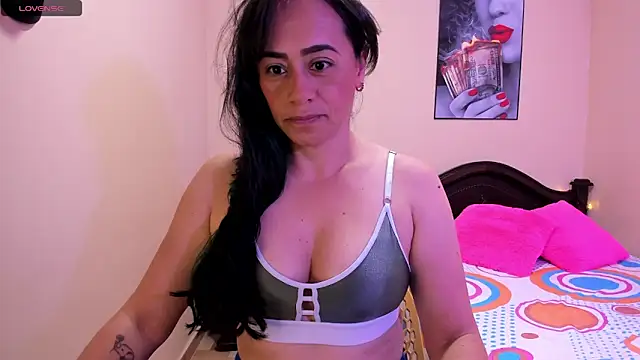 Snapshot of sara_florez12 chatting on May 20, 11:07 am sara florez12 online show from May 20, 11:07 am