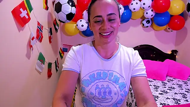 Snapshot of sara_florez12 chatting on June 11, 11:35 pm sara florez12 online show from June 11, 11:35 pm