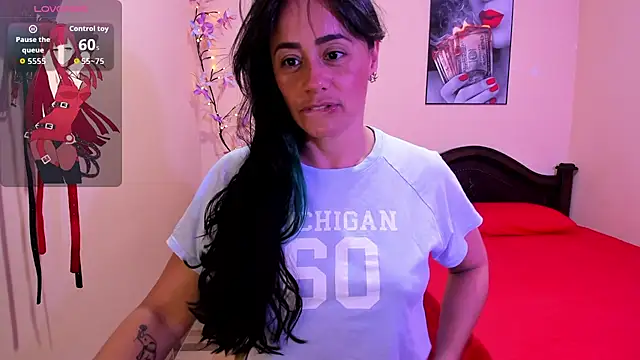 Snapshot of sara_florez12 chatting on July 11, 11:21 am sara florez12 online show from July 11, 11:21 am
