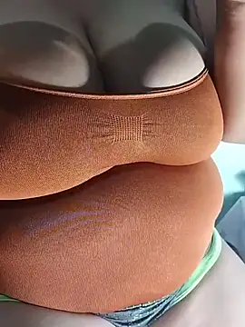 latina bigtitss online show from March 30, 4:36 am