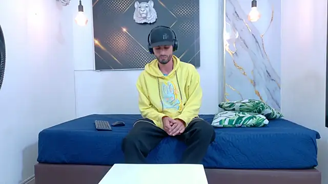 Snapshot of KingOfTemptation chatting on June 18, 3:49 am KingOfTemptation online show from June 18, 3:49 am
