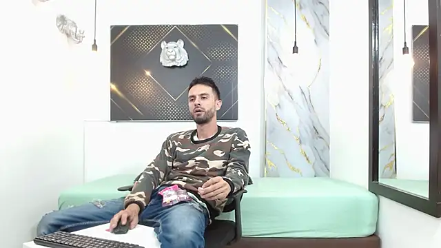 KingOfTemptation online show from March 29, 3:30 am