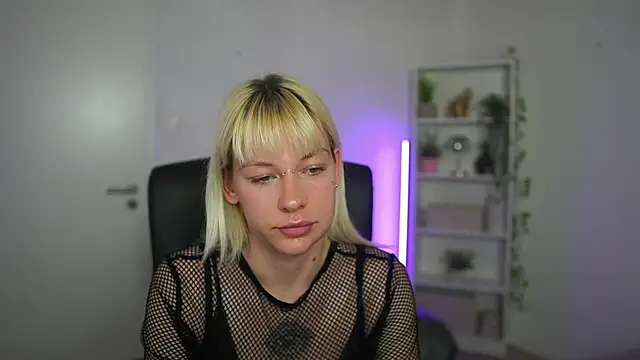 NadiaTiger18 online show from March 9, 7:50 pm