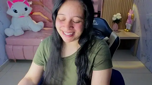 Snapshot of sara_tellez_s chatting on June 10, 3:08 am sara tellez s online show from June 10, 3:08 am